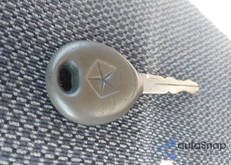 2000 Jeep Grand Cherokee Laredo from USA, damaged, VIN 1J4GW48S5YC333521